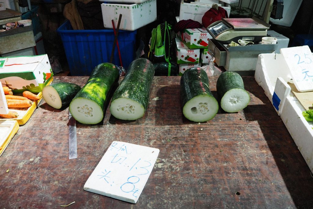 Cukinie giganty na targu w Suzhou.